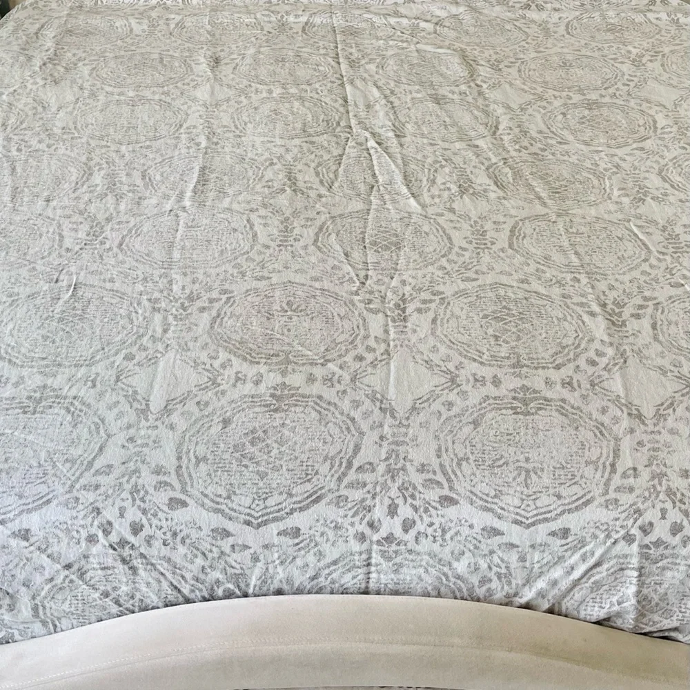 Restoration Hardware Taupe and White Patterned Duvet Cover